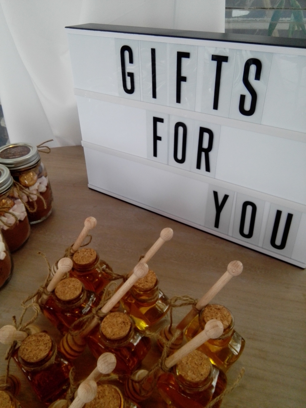 Подарки для гостей