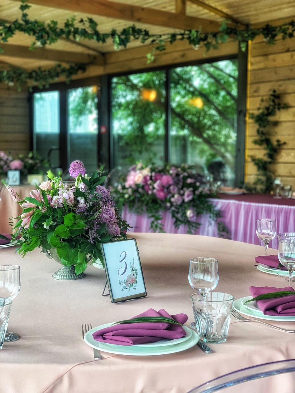 Оформление гирлянды зеленью