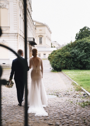 Прогулка молодоженов