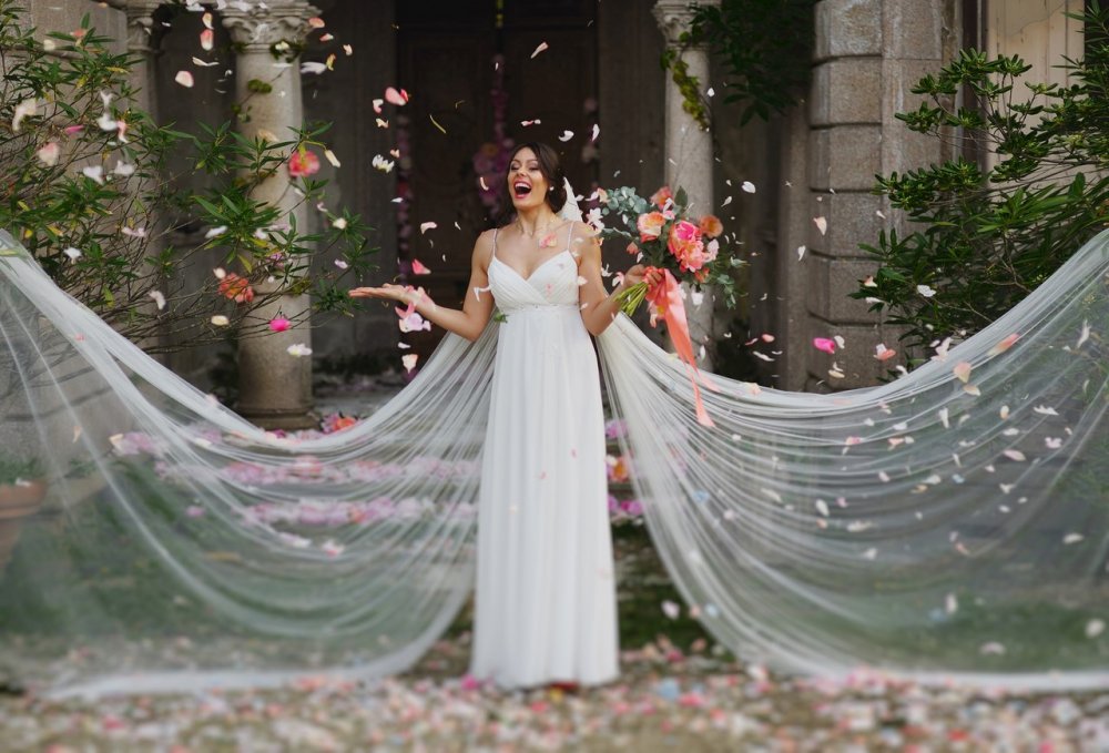 Весной мы – Positive Wedding & Event проводили масштабный конкурс «Выиграй свадьбу в итальянском дворце» в Челябинске и Екатеринбурге, но тогда мы даже и представить не могли, насколько бесподобной будет наша пара победителей. Мы влюбились в Наталью и Владимира безвозвратно еще на II этапе конкурса, окунувшись в безумно романтичную историю их любви.

Подробнее об итальянской свадьбе мечты читайте у нас на сайте: http://positive-wedding.ru/our-wedding/221-italian-wedding