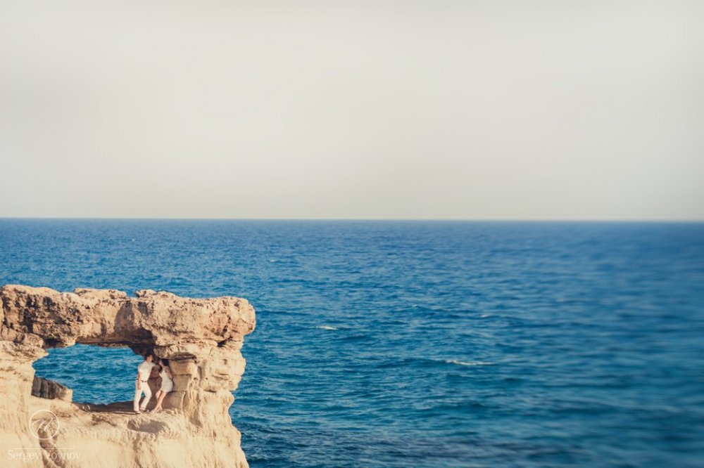 Когда Наталья и Дмитрий пришли к нам на первую встречу, сразу стало ясно – в этой зрелой и гармоничной паре царит любовь и взаимопонимание. Свою свадьбу они представляли как необычное и незабываемое торжество для узкого круга самых близких людей. Поэтому выбор пал на свадьбу за границей, а именно на райский остров Кипр!

Историю организации свадьбы читайте на нашем сайте: http://positive-wedding.ru/our-wedding/185-svadba-na-kipre