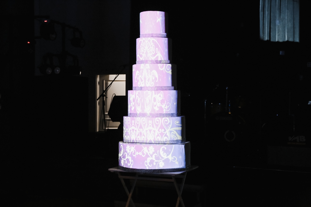 шоу на свадебном торте