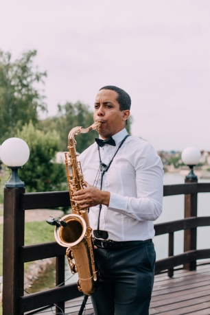 кубинский саксофонист на свадьбу