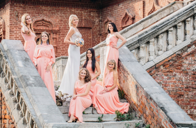 свадьба в коралловом цвете, коралловые платья подружек невесты, организатор АЛЕНА ЖИРКОВА