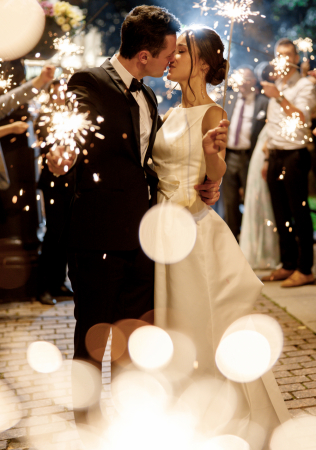 свадебные тренды 2021, бенгальские огни на свадьбе, организатор SALUTE EVENT