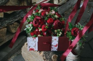 Сборы невесты с бордовой свадьбы Лизы и Вовы.