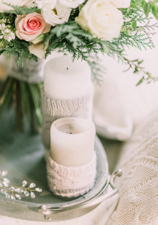 вязаная свадьба, вязаные чехлы на свечи, организатор THE GLOBAL WEDDING