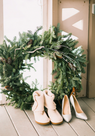 вязаная свадьба, зимний образ невесты, зимняя обувь невесты, вязаные угги в образе невесты, организатор THE GLOBAL WEDDING