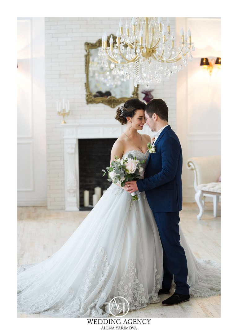 Организация свадьбы - Wedding & Event agency by Alena Yakimova yakimova-event.ru
Оформление свадьбы - Wedding & Event agency by Alena Yakimova
Фотограф - Шамиль Умитбаев
Ведущий - Борис Гасанов
Свадебное платье - SOVANNA