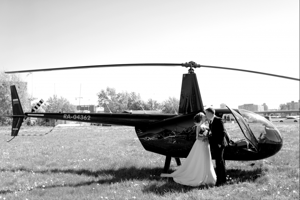 Выбор молодожёнов, быстрый и без пробок. Не обычный способ добраться до площадки на вертолёте.