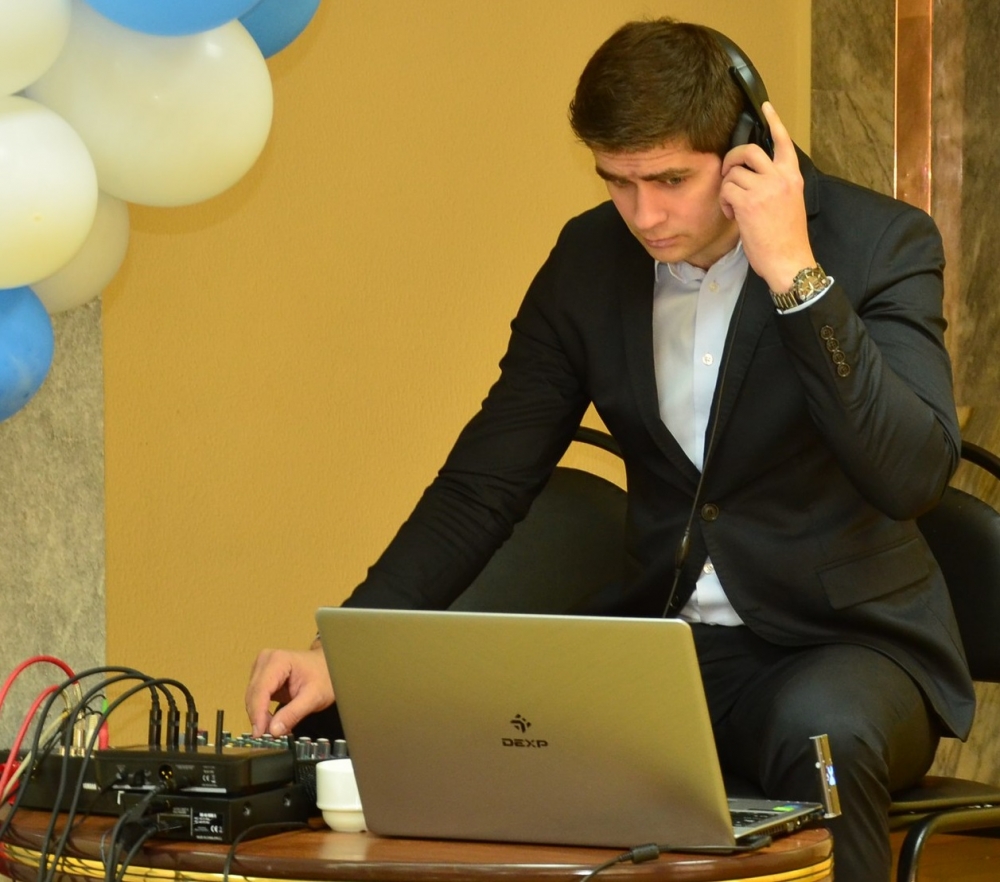 Ведущий и Dj на свадьбу.
Организация и проведение свадеб под ключ в Сочи.
8 (918) 902-02-49
svadba-welcome.ru