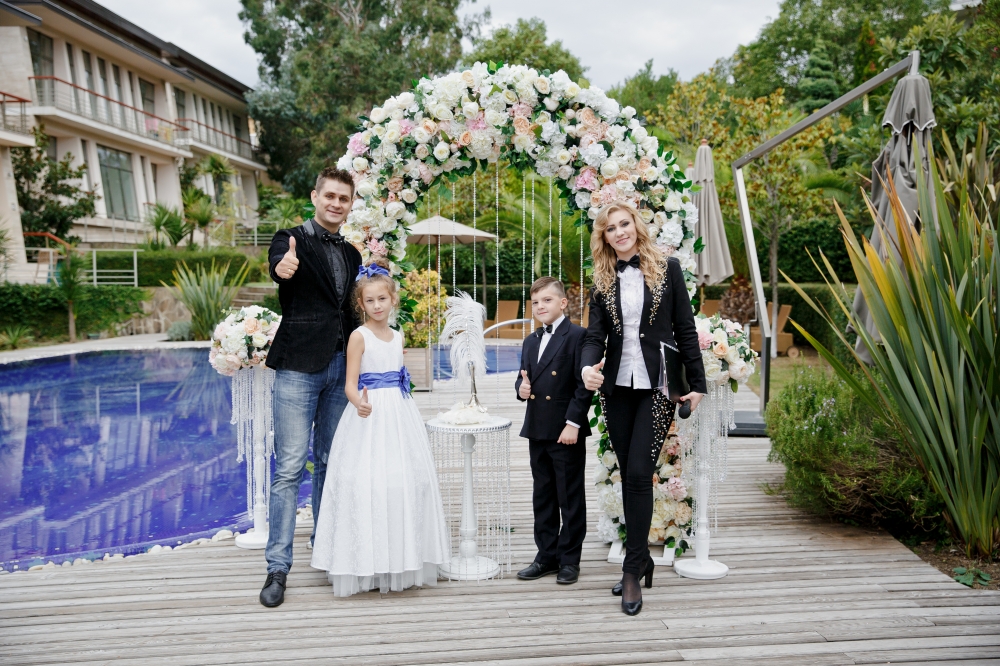 Ведущий и Dj на свадьбу.
Организация и проведение свадеб под ключ в Сочи.
8 (918) 902-02-49
svadba-welcome.ru