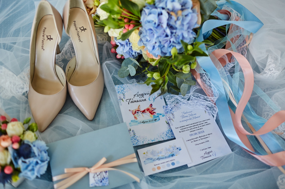 Утро Невесты.
Для  Невесты важны детали, поэтому я готовлю разные детали, чтобы фотограф смог снять, все самое важно 