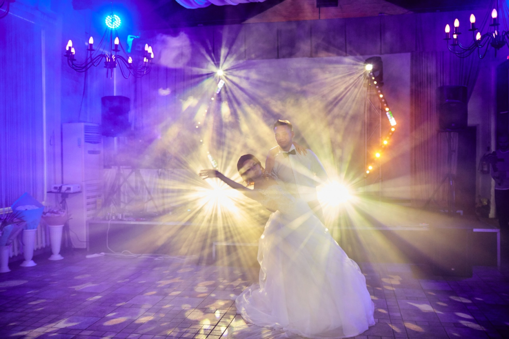 Первый танец на свадьбе.
Можно забыть движения, но профессиональный свет  и сспец.эффекты все исправят.