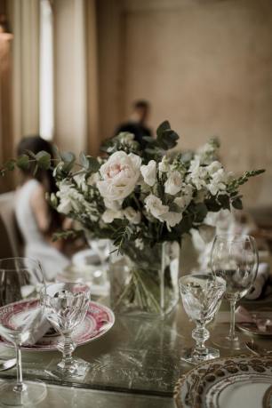 Цветочная композиция на вытянутый стол