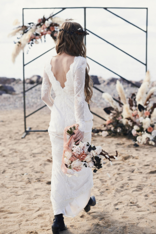 Что может быть более элегантным, чем вырез на спине.