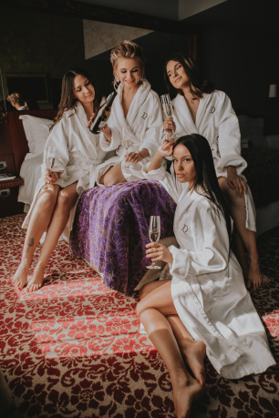 Утро невесты с подругами