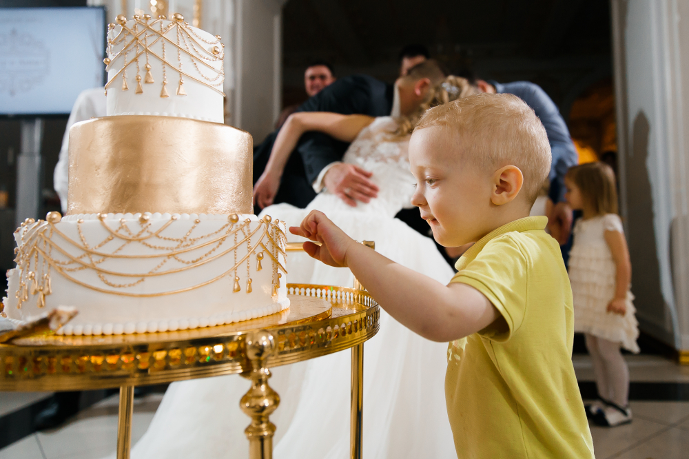 Дети на свадьбе.