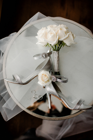 Утро невесты. Босоножки и букет невесты. BM WEDDINGS & EVENTS