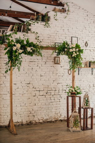 Арка для выездной регистрации в лофте