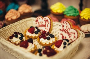 Сладкие корзиночки с ягодами