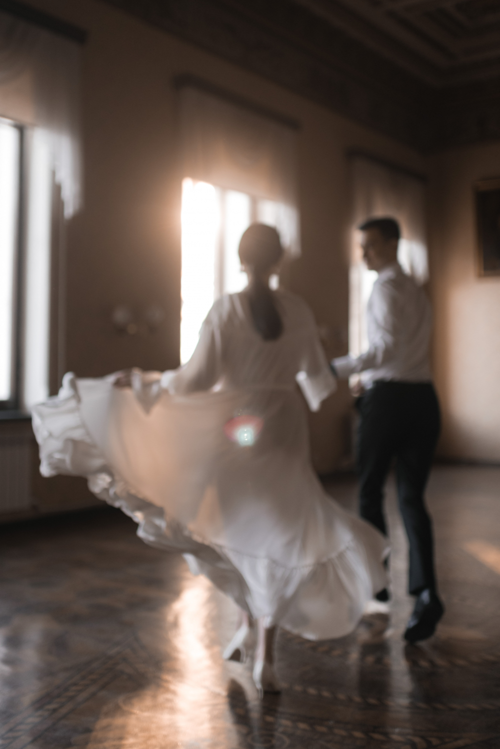 Создавайте возможности, как можно больше времени в этот особенный день провести вместе друг с другом, ловите вместе утренние лучи, создавая друг для друга настрой на день! Переодевайтесь в другие образы: чтобы максимально наполнить ваш день эмоциями!