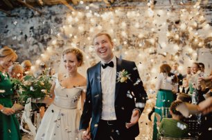 Вечерняя церемония в лофте с тысячей лампочек