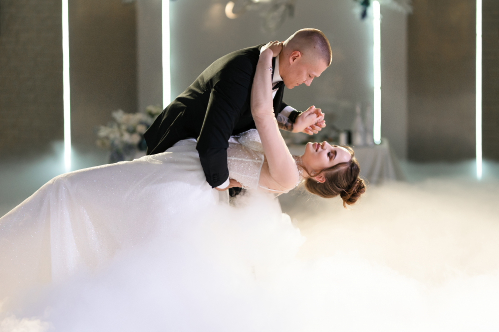 Тяжелый дым – это те самые красивые облака, который стелется по полу и постепенно бесследно тают, позволяя до этого сделать отличные снимки.