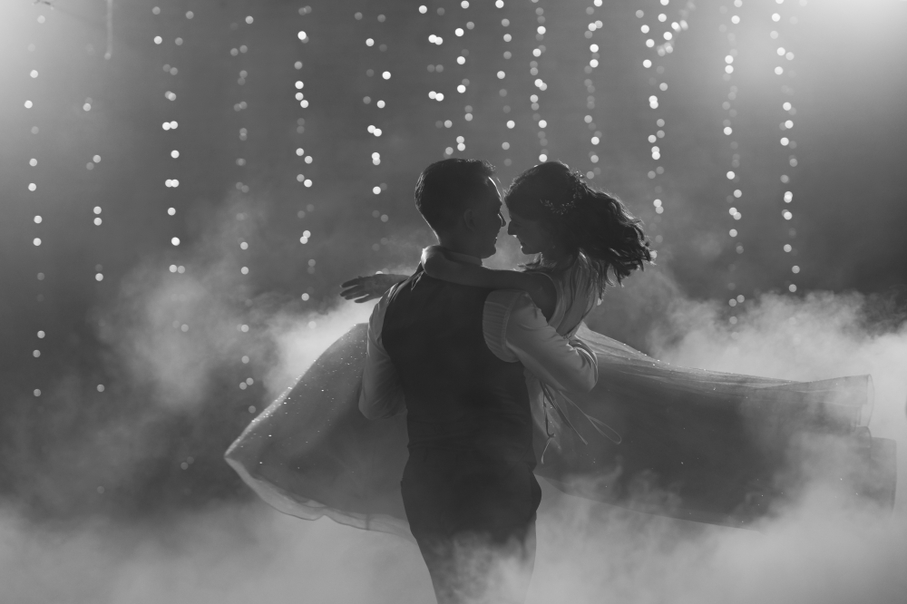 Тяжелый дым – это те самые красивые облака, который стелется по полу и постепенно бесследно тают, позволяя до этого сделать отличные снимки.