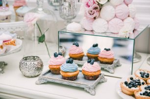 Сладкий стол в цветах "серенити" и "розовый кварц"