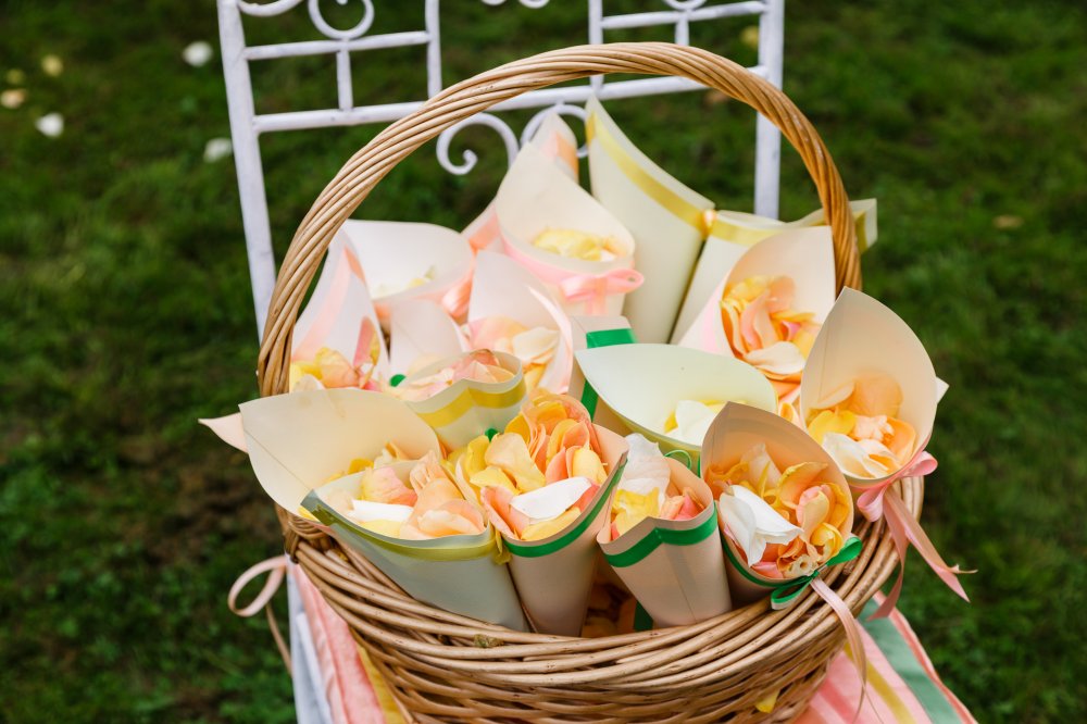 Корзины для лепестков роз купить по низким ценам с доставкой на дом и офис в Москве и МО
