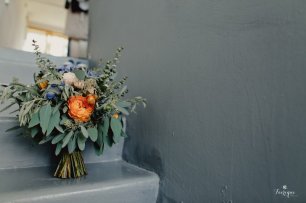 Будет невесты с пионовидной розой, эвкалиптом и артишоками