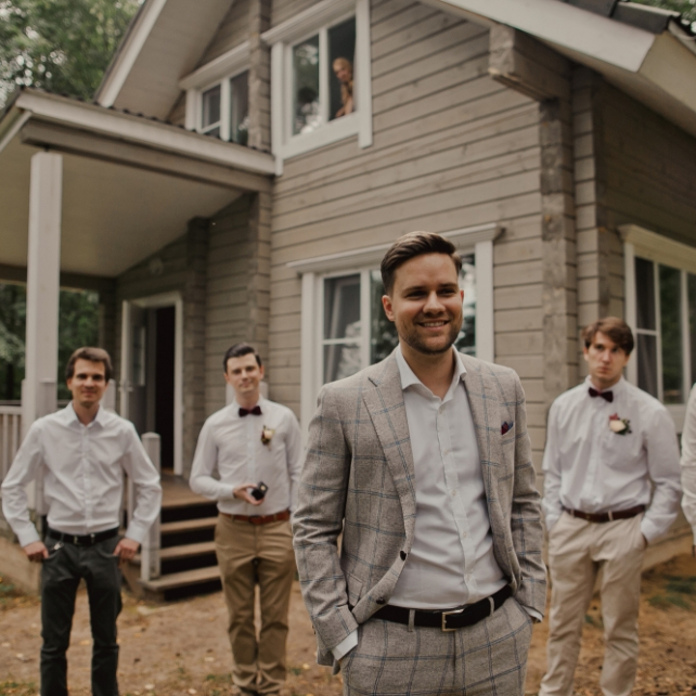 костюм жениха в клетку, организатор FEERIQUE EVENT & EMOTIONS