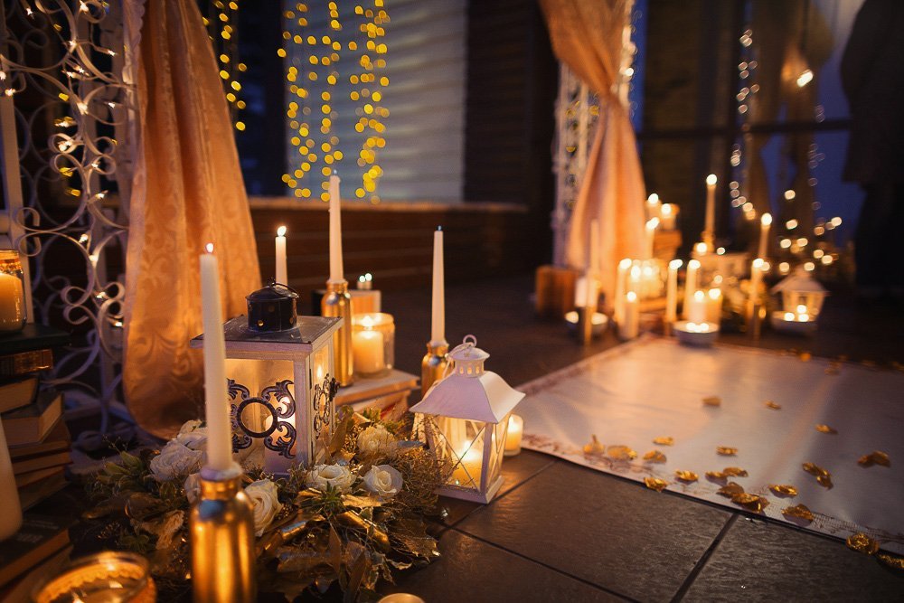 Подсвечники и фонарики в декоре свадьбы