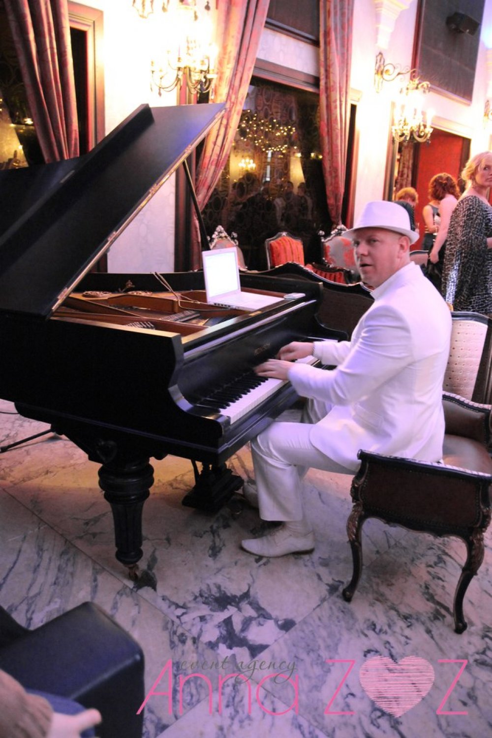Свадьба Елены и Артема
www.annazoz.ru
www.annazozdecor.ru