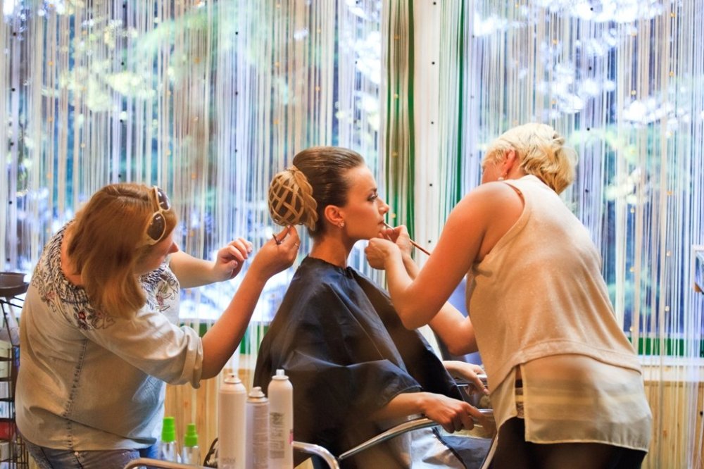 Услуги парикмахера-визажиста 