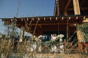 Фотосессия на веранде деревянного дома