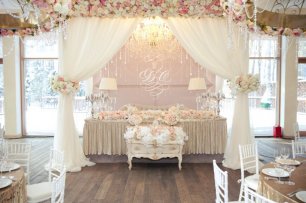 Стол молодоженов