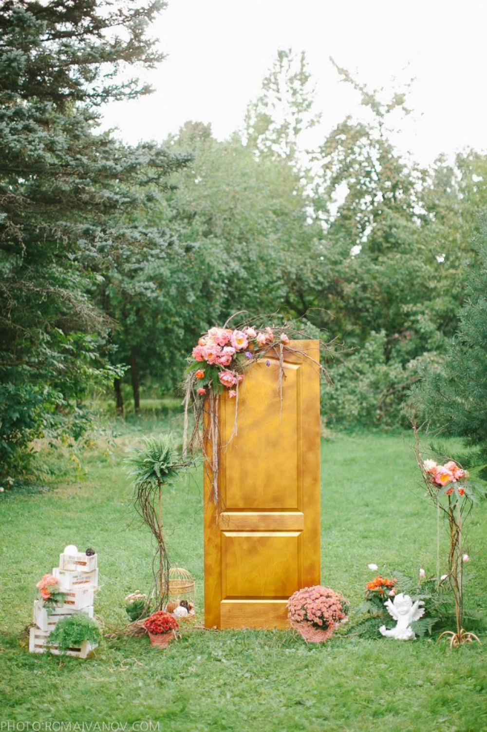 Дверь - как альтернатива свадебной арки