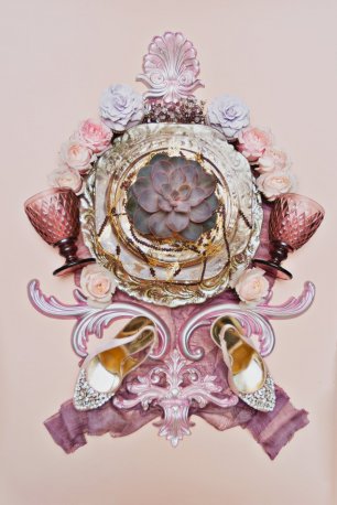 Оригинальная композиция из аксессуаров невесты