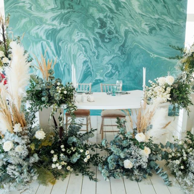 Оформление стола молодоженов в бирюзовых тонах. Агентство «Пломбир Wedding»