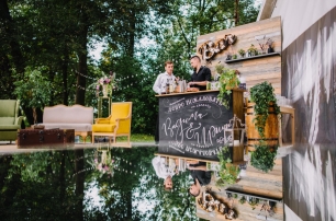 Лаунж-зона и бар