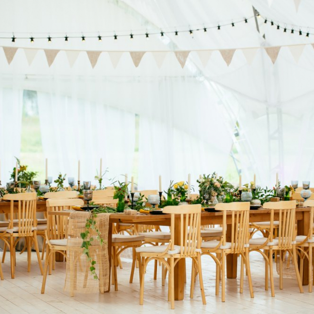 свадебный банкет в шатре, организатор BONWEDDINGS