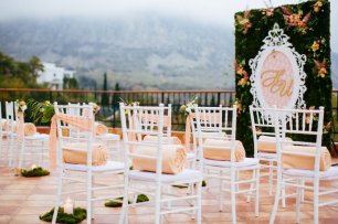 Пледы на стульях