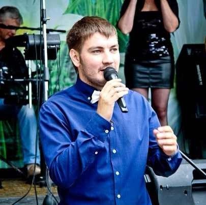 Написал, срежиссировал, провёл более 1 500 мероприятий (свадьбы, корпоративы, юбилеи, форумы, презентации и.т.д.). Автор более 1000 стихов, песен, корпоративных гимнов, текстов для аудио и видео-роликов.