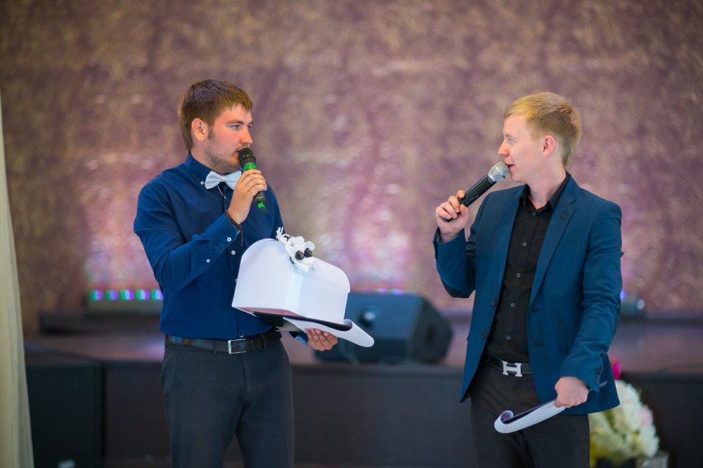 Егор Ситников и Павел Зюзин. 
Латентные альфа-самцы отечественного шоу-бизнеса. Один из лучших дуэтов планеты Земля! 
Подробнее: http://vk.com/x_o_r_o_w_o 