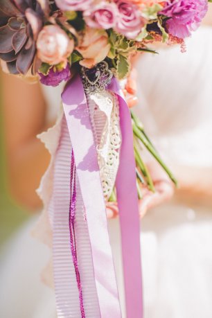Ленты в декоре свадебного букета