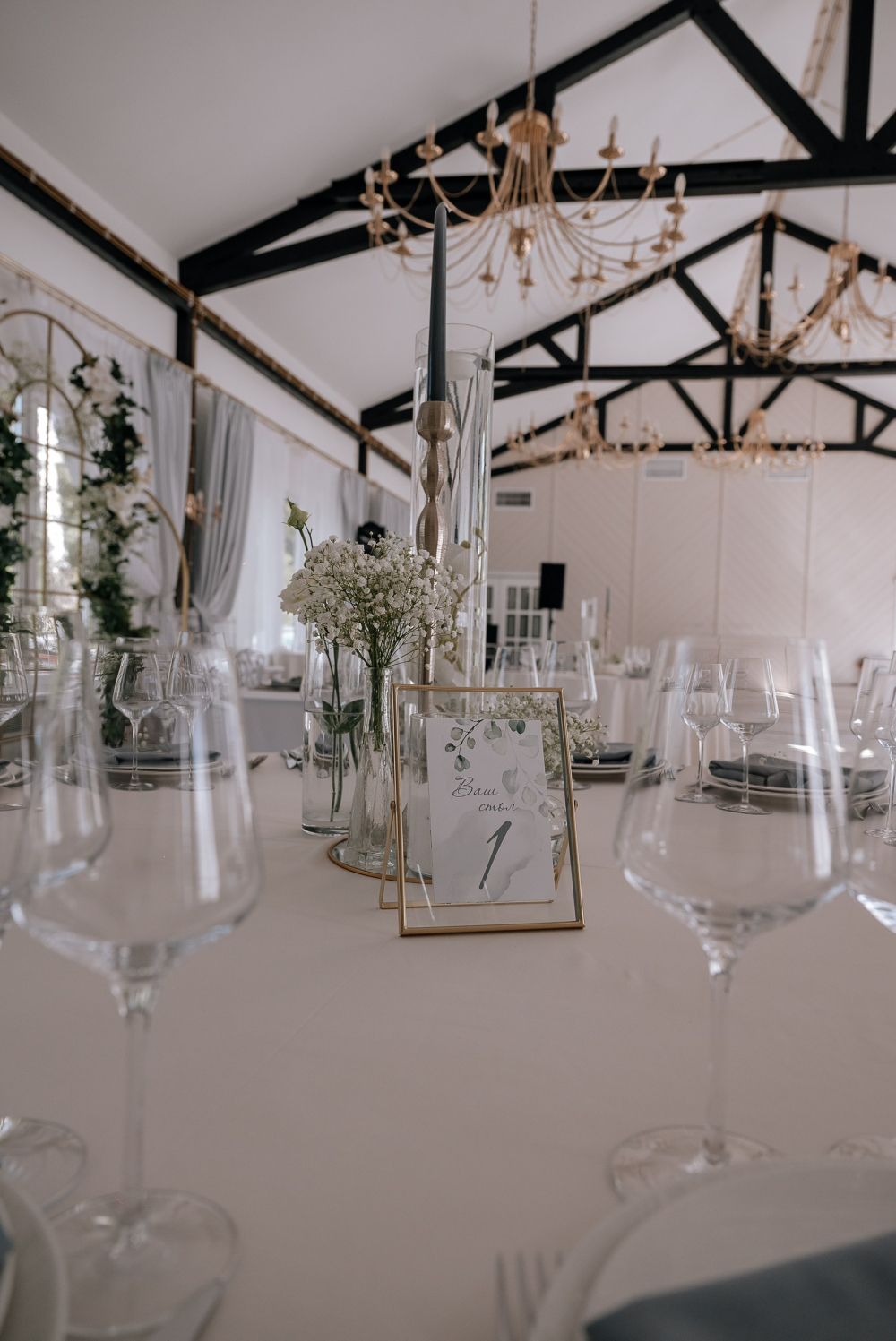 Оформление террасы орхидеями и гипсофилы