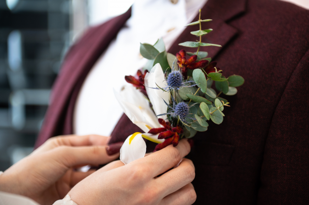 Бутоньерка в стиле марсала