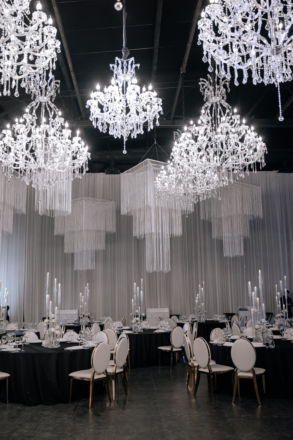 Армянская свадьба Гургена и Розы. 
Оформление свадьбы в черно-белых оттенках